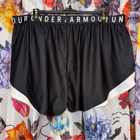 Under Armour Play Up 3.0 Women's Black and White Shorts NWOT - Picture 2 of 6